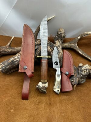 Set Bowie de chasse “RITE-EDGE” + Couteau à dépecer avec Cerf découpé au Laser sur la Lame : Manche en bois de Cerf avec étui en Cuir RE100
