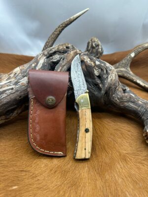 Magnifique couteau pliant avec lame en acier damas, manche en Bois d'Olivier ref dol300
