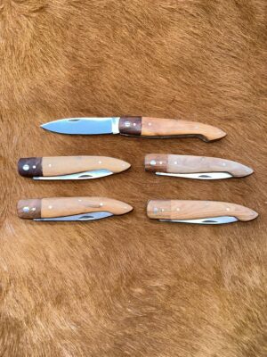 Lot de 5 couteaux de poche manche bois olivier Ref G020 avec gravure prénom