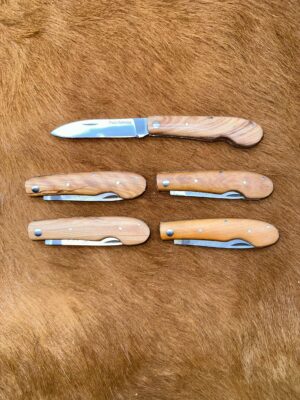 Lot de 5 couteaux de poche manche bois olivier Ref G023 avec gravure prénom