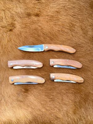 Lot de 5 couteaux de poche manche bois olivier Ref G029 avec gravure prénom