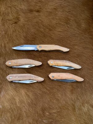 Lot de 5 couteaux de poche manche bois olivier Ref G030 avec gravure prénom