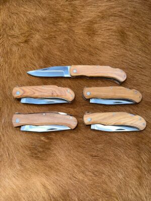 Lot de 5 couteaux de poche manche bois olivier Ref G049 avec gravure prénom