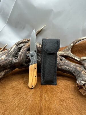 IDKDO Noël: Couteau de Chasseur pliant Mitre en Carbon avec possibilité de gravé sur le manche ref CPC06