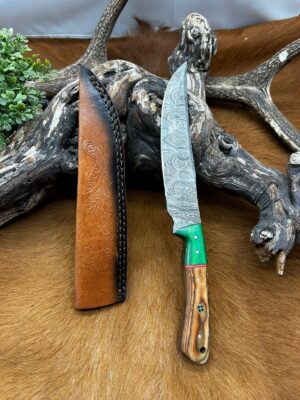 Couteau Damas 256 couches manche en noyer ref D 32