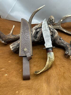 Couteau Bowie lame en acier Damas 256couches manche en corne avec étui en cuir C22