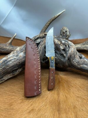 Magnifique Petit Couteau Smoky Mountain Blades lame en acier DAMAS, Manche en Noyer et mitre en Bois de rose MBU06