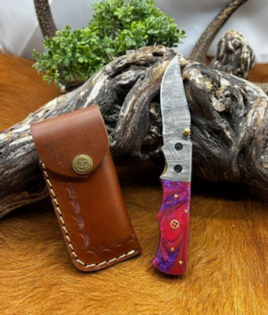 Couteau pliant lame damas 256 couches avec un manche en micarta pièce unique ref v4