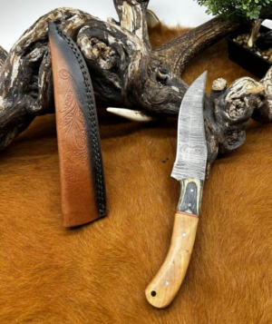 Couteau Damas 256 couches manche en bois d'olivier ref D12