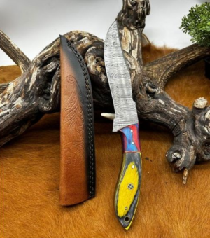 Couteau chasse lame damas 256 couches Manche en bois coloré ref D47