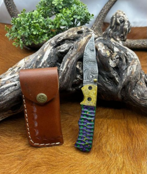 Couteau pliant lame damas 256 couches avec un manche en BOIS pièce unique ref V21