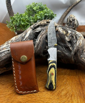 Couteau pliant lame damas 256 couches avec un manche en bois pièce unique ref v17