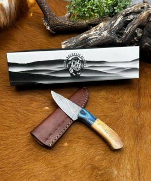 Magnifique petit Bowie smoky Mountain Blades lame en acier Damas et manche en bois d’Olivier vendu dans sa boîte ref SMB121