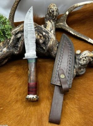 Magnifique couteau lame en acier damas 256 couches manche en noyer et pommeau en bois de cerf ref B214