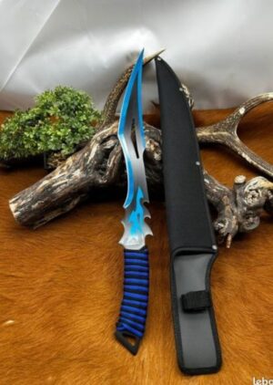 Magnifique Dague lame de feu "Flamberge design" tres beau travail Artisanal Etui DAMAS 256 couches + couteaux lame de feu bleu D595