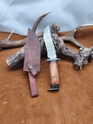 Couteau Bowie “Rite-Edge” lame acier damas 256 couches manche en bois d’olivier avec étui en cuir ref B311