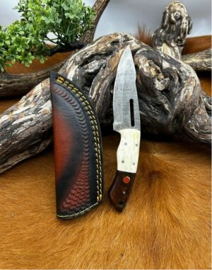 Magnifique couteau lame en acier damas 256 couches avec un étui en cuir ref DMN113