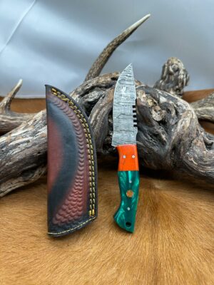 Magnifique couteau lame en acier damas 256 couches manche en noyer Ref DMN125