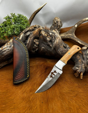 Magnifique couteau lame en acier damas 256 couches manche en bois d'olivier Ref DMN119