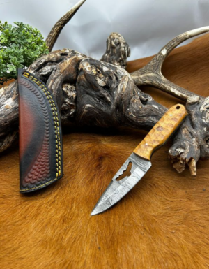 Magnifique couteau EAGLE lame en acier damas 256 couches manche en bois d'olivier Ref DMN120