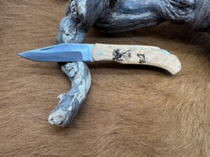 Couteau de Poche Pliant manche en Bois d’Olivier Gravé Pêcheur (Gravure Prénom offerte) ref CPP80