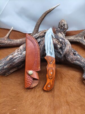 Couteau à dépecer “The HUNTER” avec étui en cuir DPC51