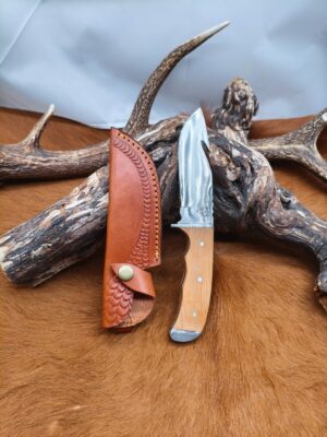 Couteau à dépecer “The HUNTER” avec étui en cuir DPC52