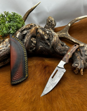 Magnifique couteau lame en acier damas 256 couches manche en noyer Ref DMN123