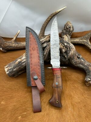 Couteau Bowie lame acier damas 256 couches manche en Noyer ref BC33