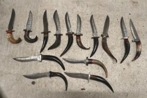 lot de 14 couteaux manche en corne lame de damas ave ub set columbia couteau + hachette ref SET14