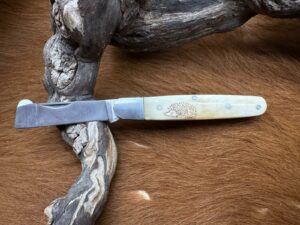 Couteau type : Greffoir manche en Os gravé
