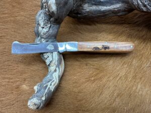 Couteau type : Greffoir manche en Noyer gravé