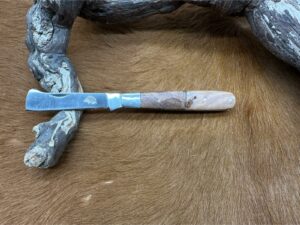 Couteau type : Greffoir manche en Bois et Noyer gravé (Gravure Prénom Offerte) ref G2519