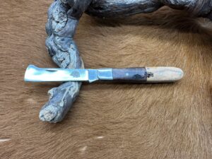 Couteau type : Greffoir manche en Bois et Noyer gravé (Gravure Prénom Offerte) ref G2522