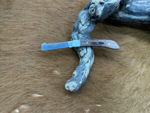 Couteau type : Greffoir manche en Noyer Gravé (Gravure Prénom Offerte) ref G2527