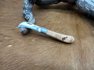 Couteau type : Serpette manche en Bois Gravé (Gravure Prénom Offerte) ref SP2503