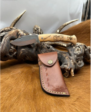 IDCadeau: Couteau de poche graver sur le thème du Chasseur et Bécasse avec étui en cuir de vache