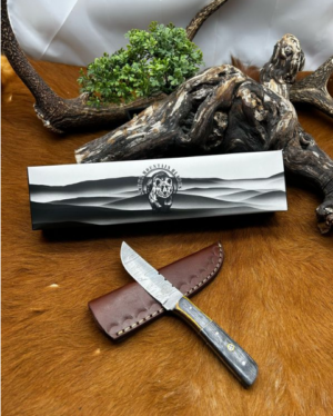 Magnifique petit Couteau smoky Mountain Blades lame en acier Damas et manche en Bois vendu dans sa boîte ref SMB125