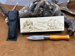 IDKDO : Coffret Thème Tracteur couteau de poche en bois avec gravure et possibilité de rajouté un prénom ref TR10