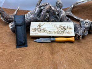 IDKDO : Coffret Thème Pêcheur couteau de poche en bois avec gravure et possibilité de rajouté un prénom ref TR13