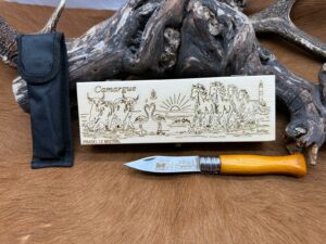 IDKDO : Coffret Thème “Camargue” de poche en bois avec gravure et possibilité de rajouté un prénom ref TR20