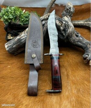 Bowie de chez RITE EDGE lame en acier damas 256 couches manche en bois ref B108