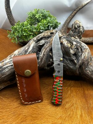 Couteau pliant lame damas 256 couches avec un manche en bois pièce unique ref v12