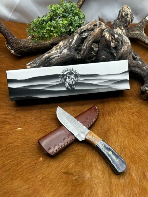 Magnifique petit Couteau smoky Mountain Blades lame en acier Damas et manche en Bois vendu dans sa boîte ref SMB130