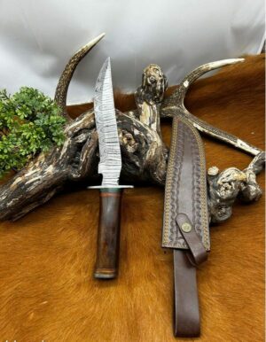 Magnifique couteau de chez RITE EDGE lame en acier damas 256 couches manche en noyer ref B215