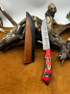 Couteau chasse lame damas 256 couches Manche en bois coloré ref D20