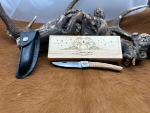IDKDO Anniversaire: Coffret cancer Couteau de poche en bois avec gravure et possibilité de rajouté un prénom ref COF11