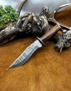 Magnifique couteau de chez RITE EDGE lame en acier damas 256 couches manche en bois ref B216