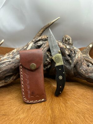 Couteau pliant lame damas 256 couches avec un manche en Corne de Buffle ref V40