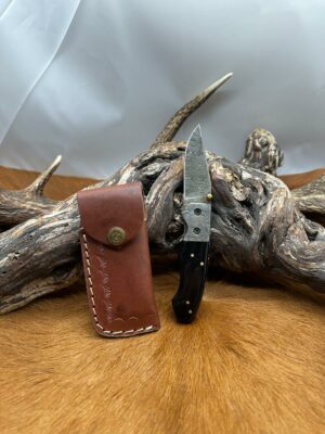 Couteau pliant lame damas 256 couches avec un manche en Corne de Buffle ref V43